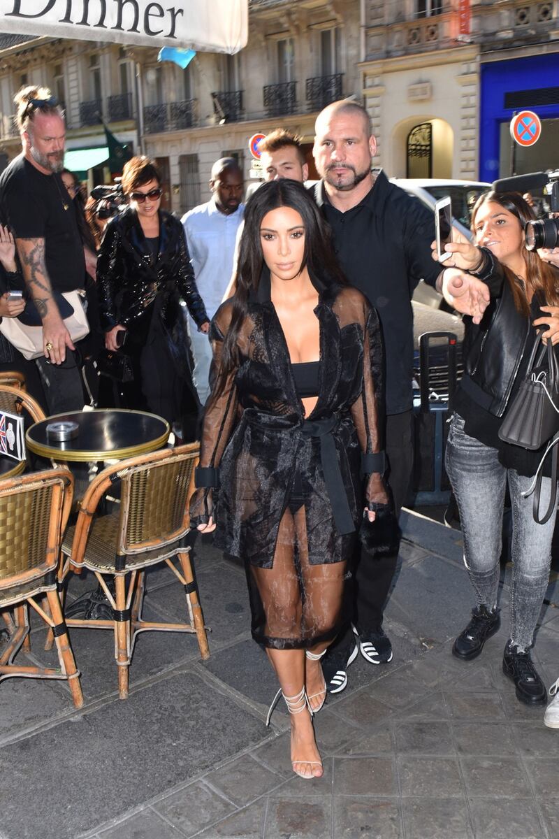 Kim Kardashian, il décolleté esplosivo della diva 31