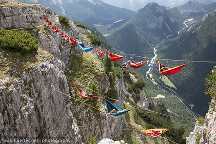 Il Festival sospeso: suonano, cantano e dormono nel vuoto 3