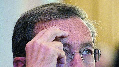 Fini aveva promesso il ritiro. Infatti rieccolo qua
