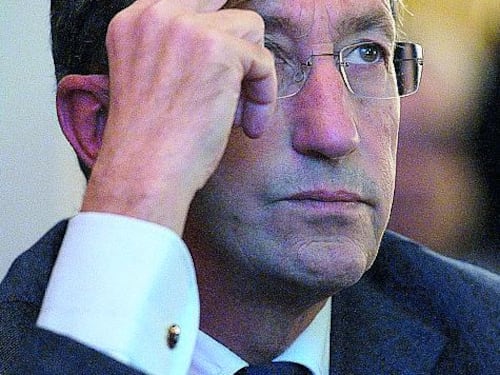 Fini aveva promesso il ritiro. Infatti rieccolo qua