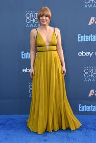 Critic Choice Awards 2016, dive senza reggiseno sul red carpet 12