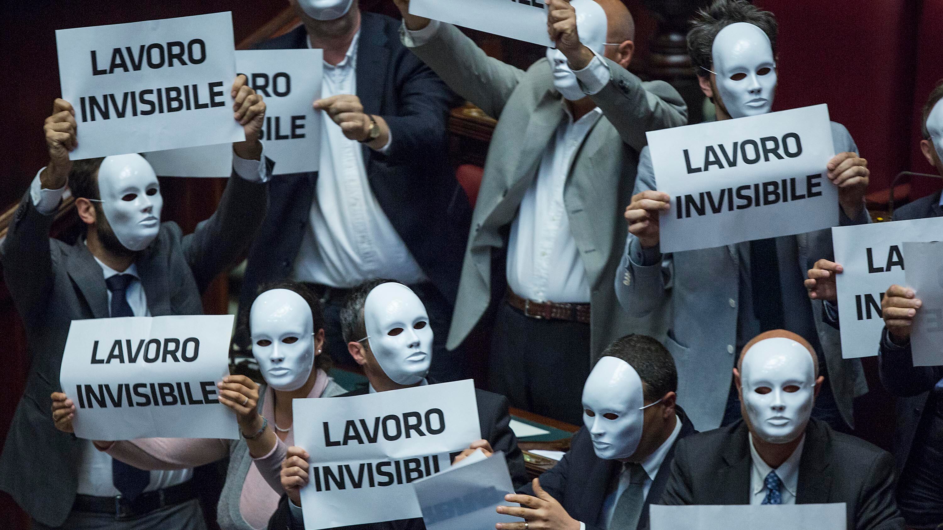 Lavoro, sì all'ennesima riforma Forza Italia: un bluff, non serve
