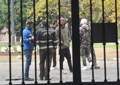 I migranti arrivano alla Montello 6