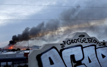 Usa, la protesta in ricordo di George Floyd si trasforma in rivolta e caos 5