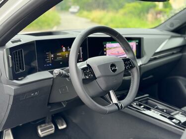 Opel Astra GSe: guarda la gallery della nuova due volumi sportiva da 225 CV 13