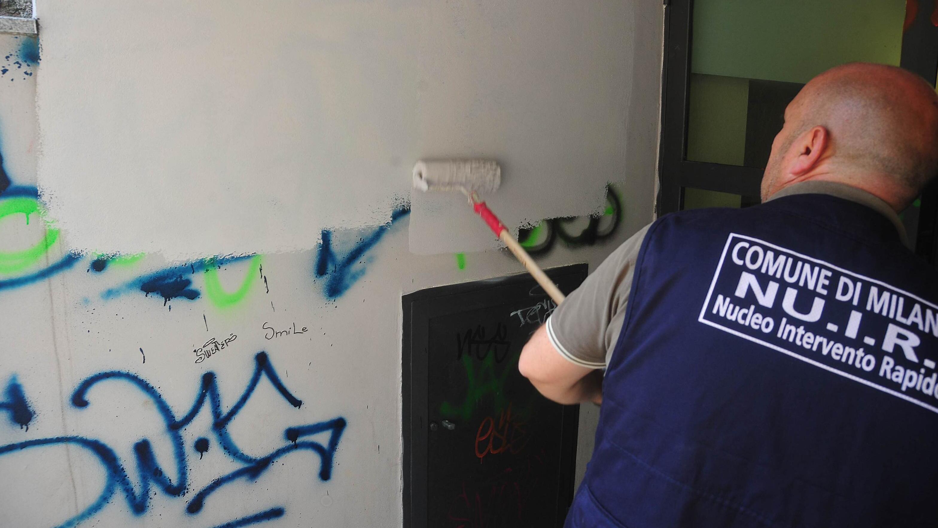 Boom di vandali, almeno 300 bande sporcano i muri in cittàMa nel 2015 il Comune offrirà ai writer cento pareti libere