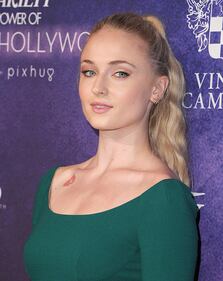 Sophie Turner, le foto sexy 9