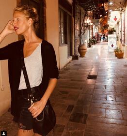 Alessia Marcuzzi sexy in bikini bianco 6