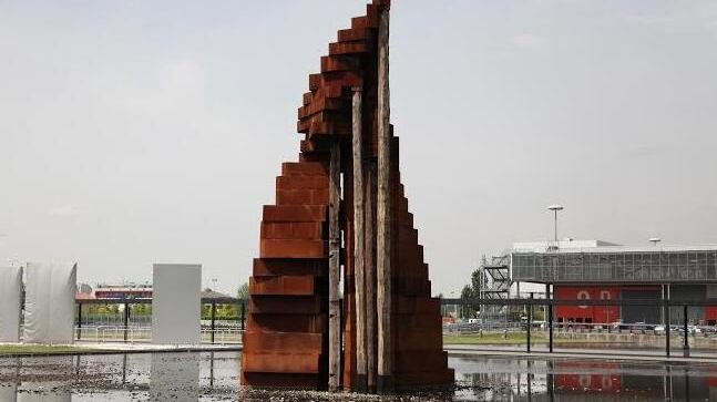 «Nuova città che sale» l'omaggio futurista alle porte della Fiera