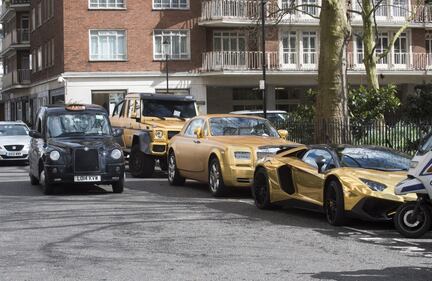 Londra, miliardario saudita con auto dorate al seguito 2