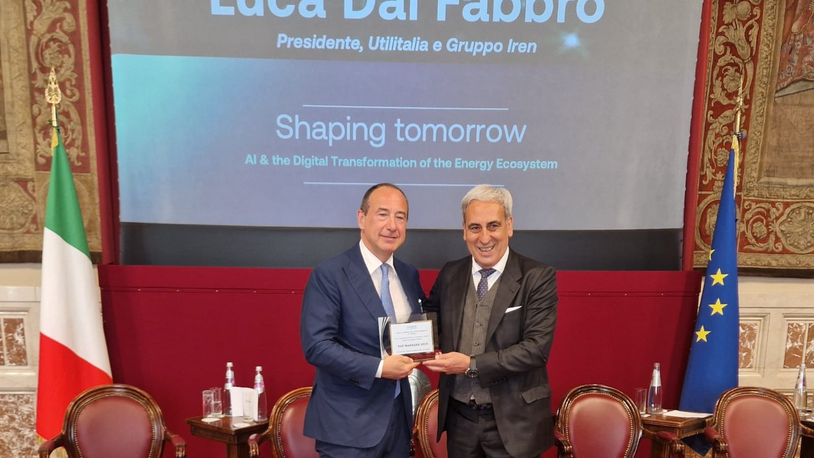 Luca Dal fabbro, Presidente esecutivo Iren e Presidente Utilitalia, premiato "Top Manager 2025" durante la cerimonia di apertura del Master Safe presso la sala della Regina di Palazzo Montecitorio