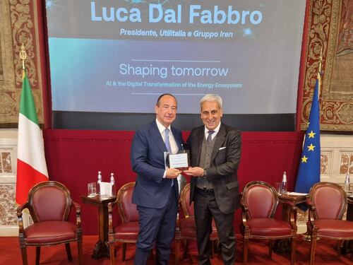 Luca Dal fabbro, Presidente esecutivo Iren e Presidente Utilitalia, premiato "Top Manager 2025" durante la cerimonia di apertura del Master Safe presso la sala della Regina di Palazzo Montecitorio