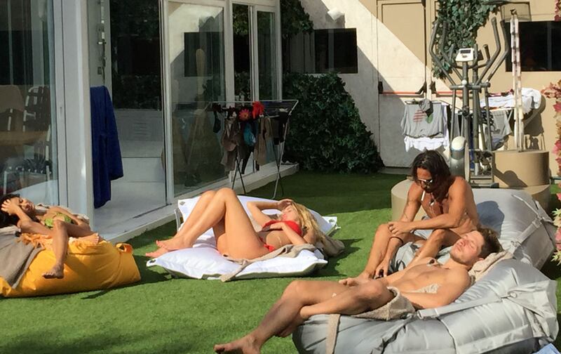 Pamela Prati e Valeria Marini: amiche sexy al Grande Fratello Vip 15