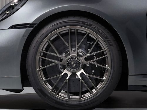 Pirelli, il nuovo P Zero R porta il motorsport sulla Porsche 911 Turbo S