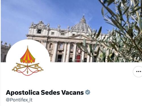 L’ultimo tweet e il “reset” dei profili: così i social entrano nei riti di successione papale
