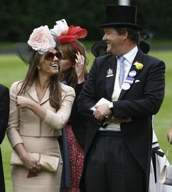 Liz Hurley, bikini mozzafiato a 50 anni 28