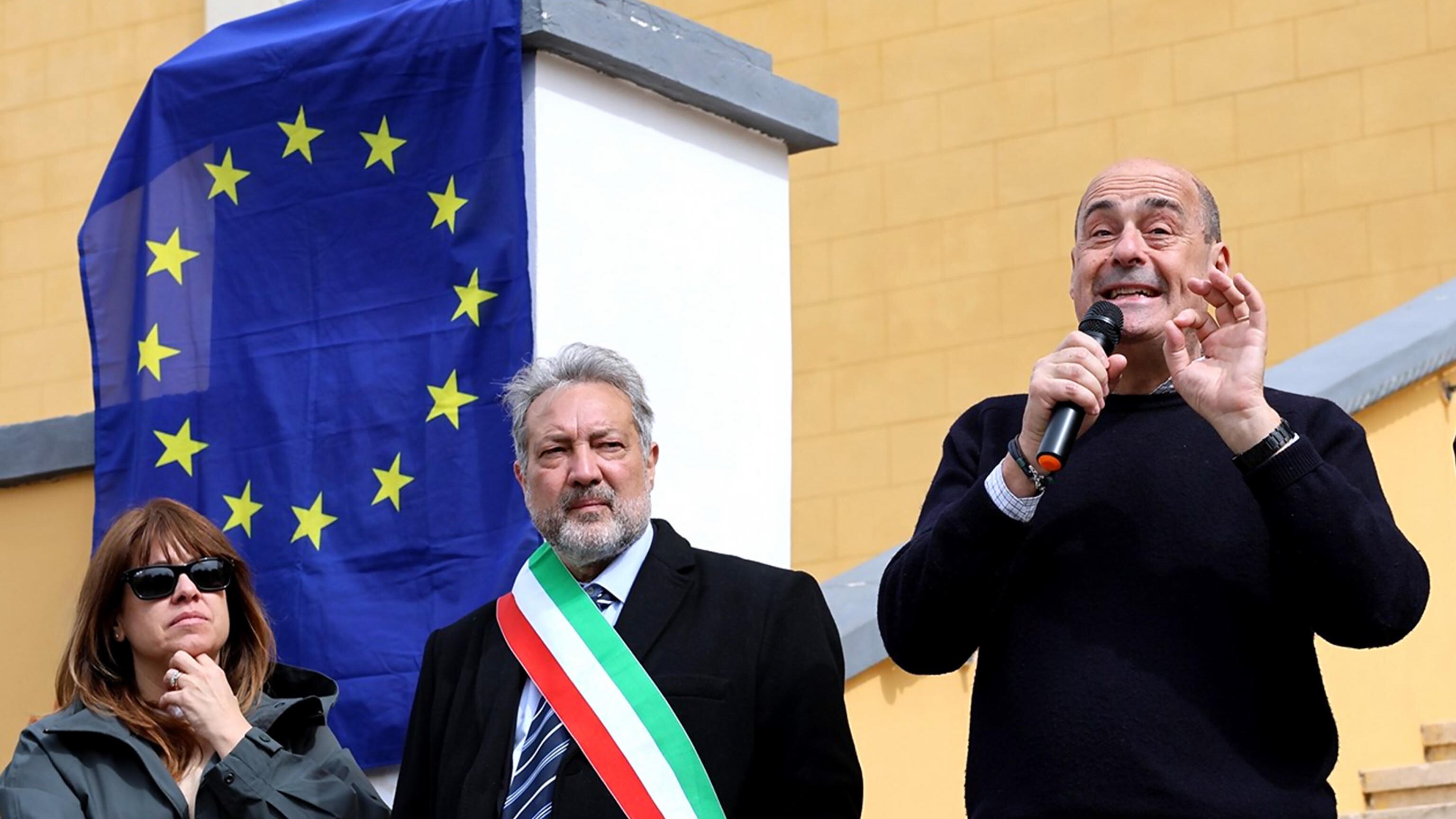 Pd, gita flop a Ventotene. "Meloni ci detta l'agenda"