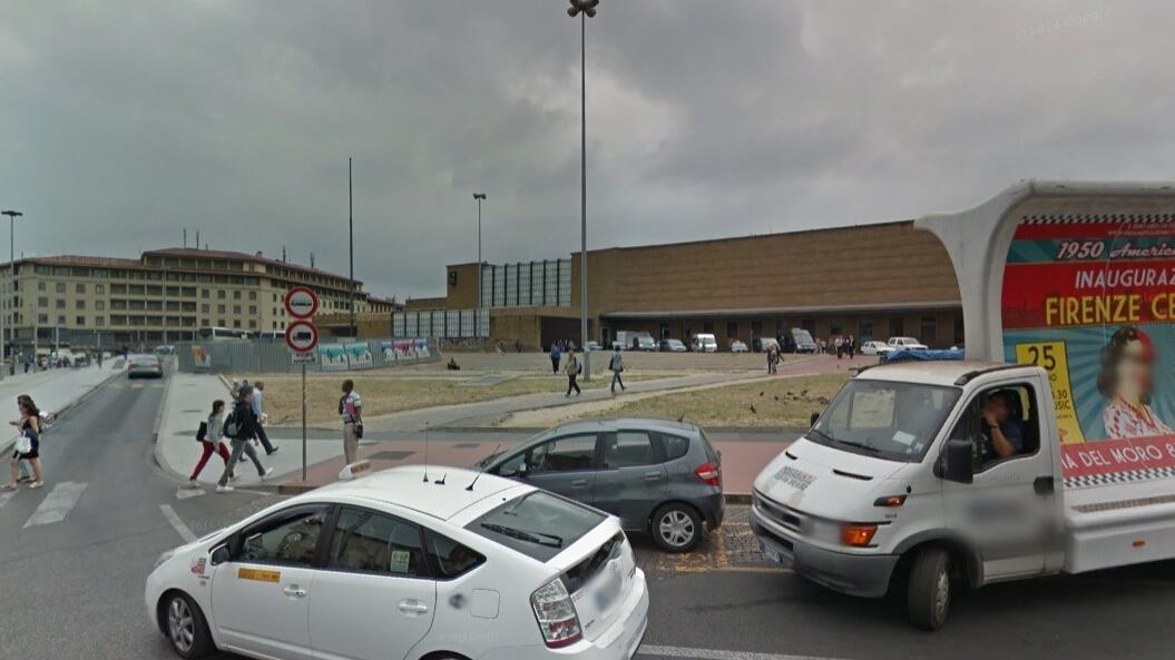 Colpi di moschettone e fratture, violenta rissa tra stranieri: paura in stazione a Firenze