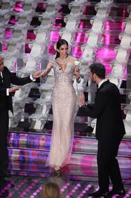 Sanremo 2017, gli outfit sexy della prima serata 18