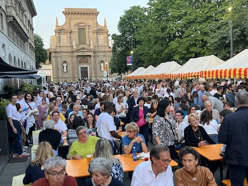 A Bergamo in 10mila per mangiare la "piadina solidale" per la Romagna
