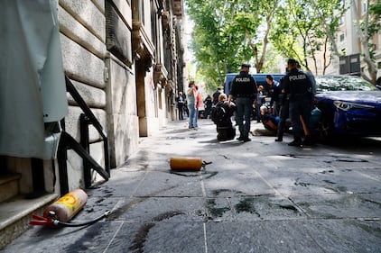Attivisti di Ultima generazione imbrattano il ministero del Lavoro  4