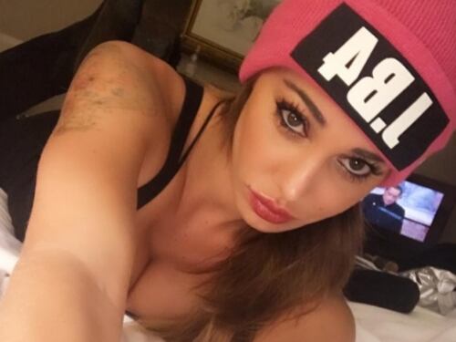 Belen Rodriguez in topless su Instagram. La foto fa impazzire i fan