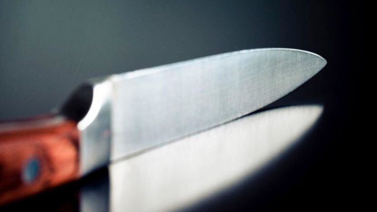 Massacrato a coltellate. L'ipotesi dell'orrore: il killer ha solo 7 anni
