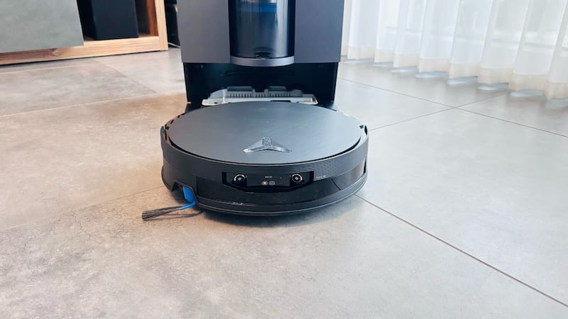 Ecovacs Deebot X12 OmniCyclone: tutte le foto 1