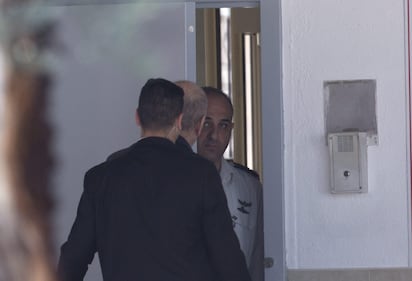 Olmert entra in carcere 6