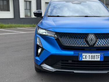 Renault Rafale plug-in: guarda la gallery del suv da 300 CV 12