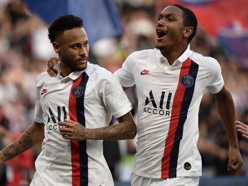 Neymar regala la vittoria al Psg ma il pubblico lo insulta: "Figlio di..."