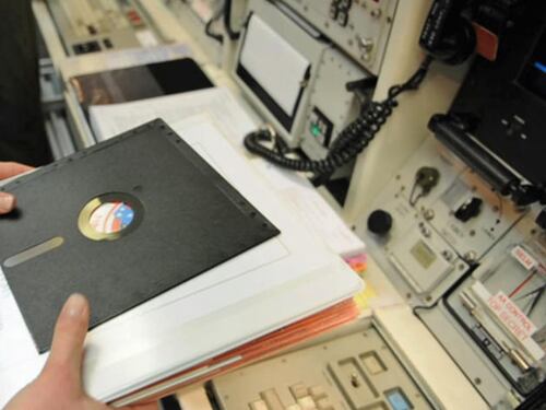 Per lanciare un missile nucleare, il Pentagono utilizza floppy disk da 8 pollici