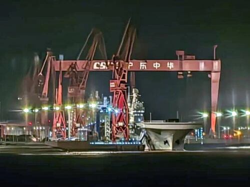 Nave da guerra anfibia e droni: la Cina prepara il "binomio d'assalto". Cosa svelano le immagini