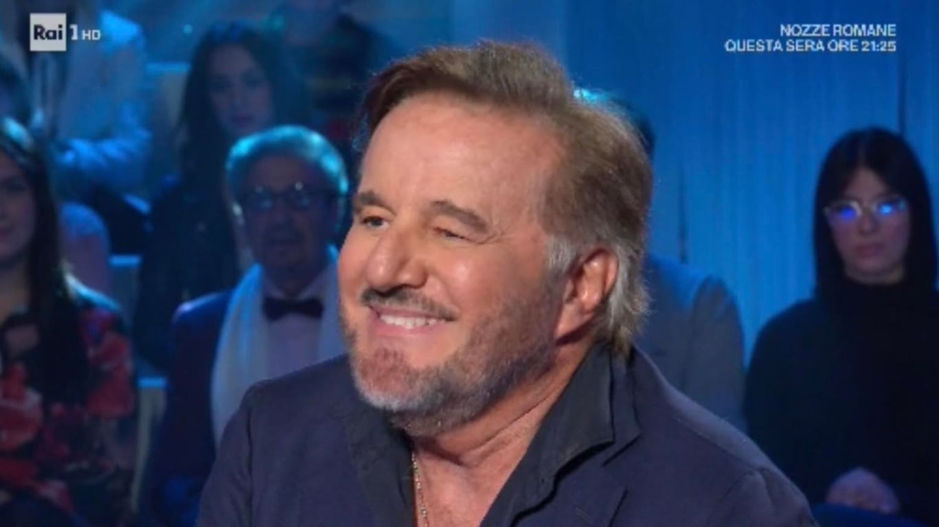 "Famme toccà che porta bene...": De Sica prende in giro la Venier
