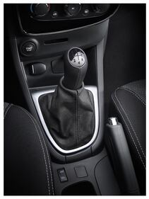 Renault Clio “Costume National”: spazio allo stile 6
