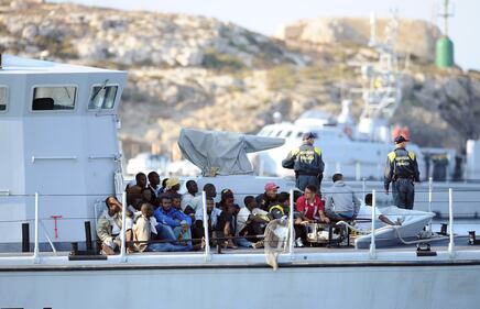 Lampedusa,sbarcano altri 166 clandestini 8