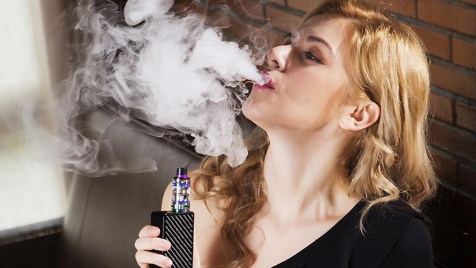 Evali, la malattia che colpisce chi fuma le sigarette elettroniche