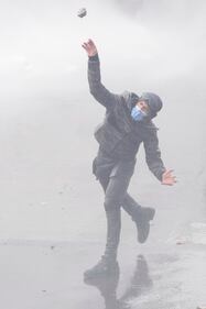 La rivolta di Buenos Aires contro Milei: le foto degli scontri 8