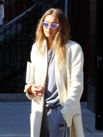 Gigi Hadid nuda sul cavallo 39