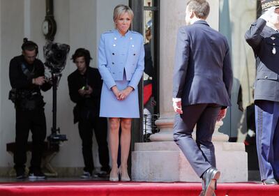 Brigitte Macron arriva all'Eliseo: ecco la nuova Prèmiere Dame 10