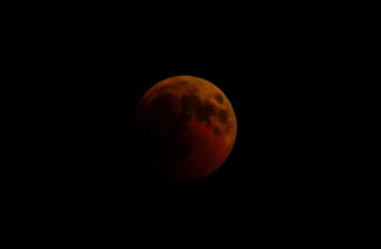 L'eclissi totale di Luna più lunga del secolo 10
