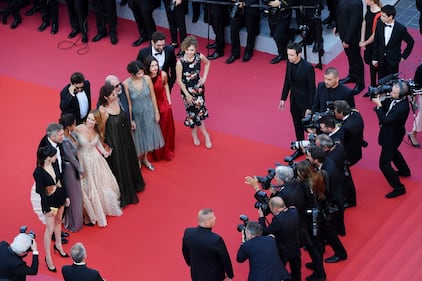 Tina Kunakey, la sexy compagna di Cassel a Cannes 10