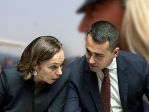 Migranti, un anno di flop della Lamorgese: i ricollocamenti non "decollano"