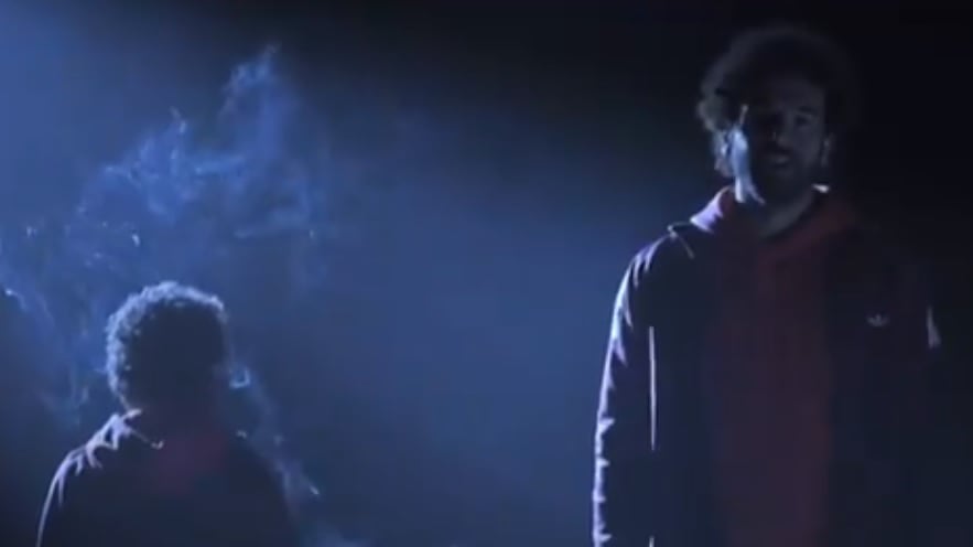 Salah fuma una sigaretta, ma è solo un suo sosia: lo spot choc antifumo