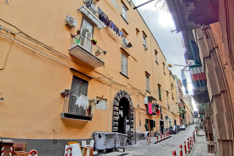 Napoli, occupano la casa di una novantenne abusivamente: ora la ristrutturano 2