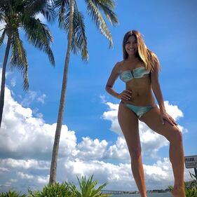 Catherine Fulop si prende la scena su Instagram 9