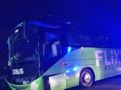 "Forse guardava un film". Il sospetto dietro all'incidente Flixbus sull'A1