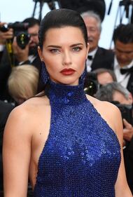 Adriana Lima seduce il red carpet di Cannes 7