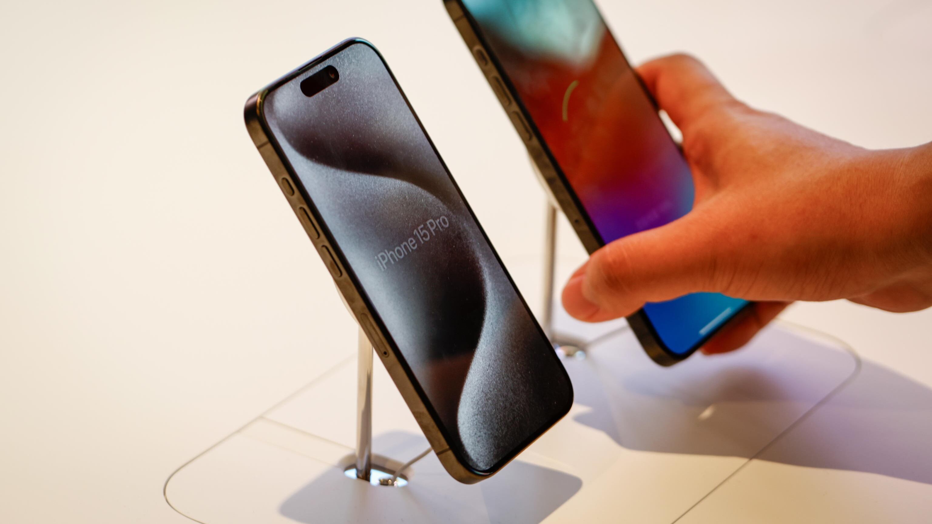 Dal surriscaldamento al display: i problemi dell'iPhone 15