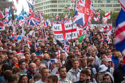 Londra, migliaia di partecipanti in memoria di Charlie Kirk 7
